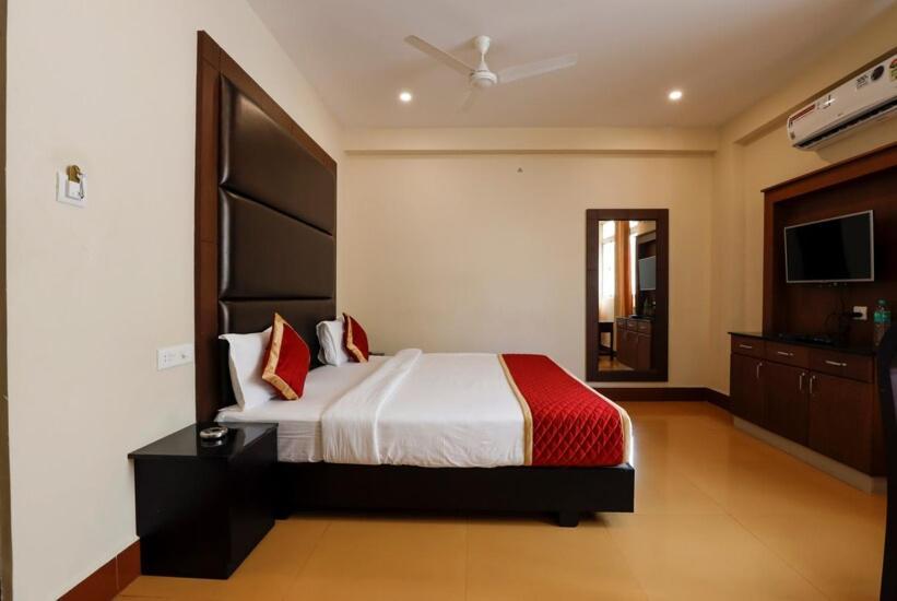 Hotel Pioneer Paradise Nāgercoil 外观 照片