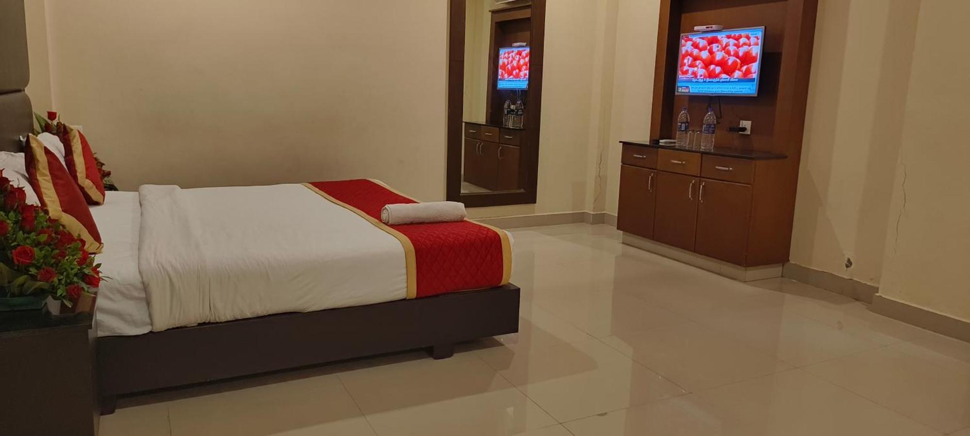 Hotel Pioneer Paradise Nāgercoil 外观 照片