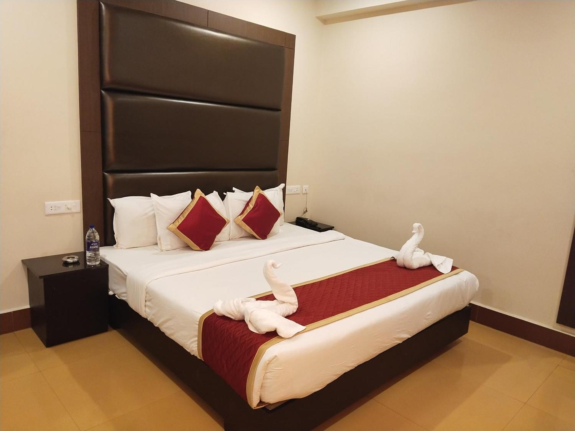 Hotel Pioneer Paradise Nāgercoil 外观 照片